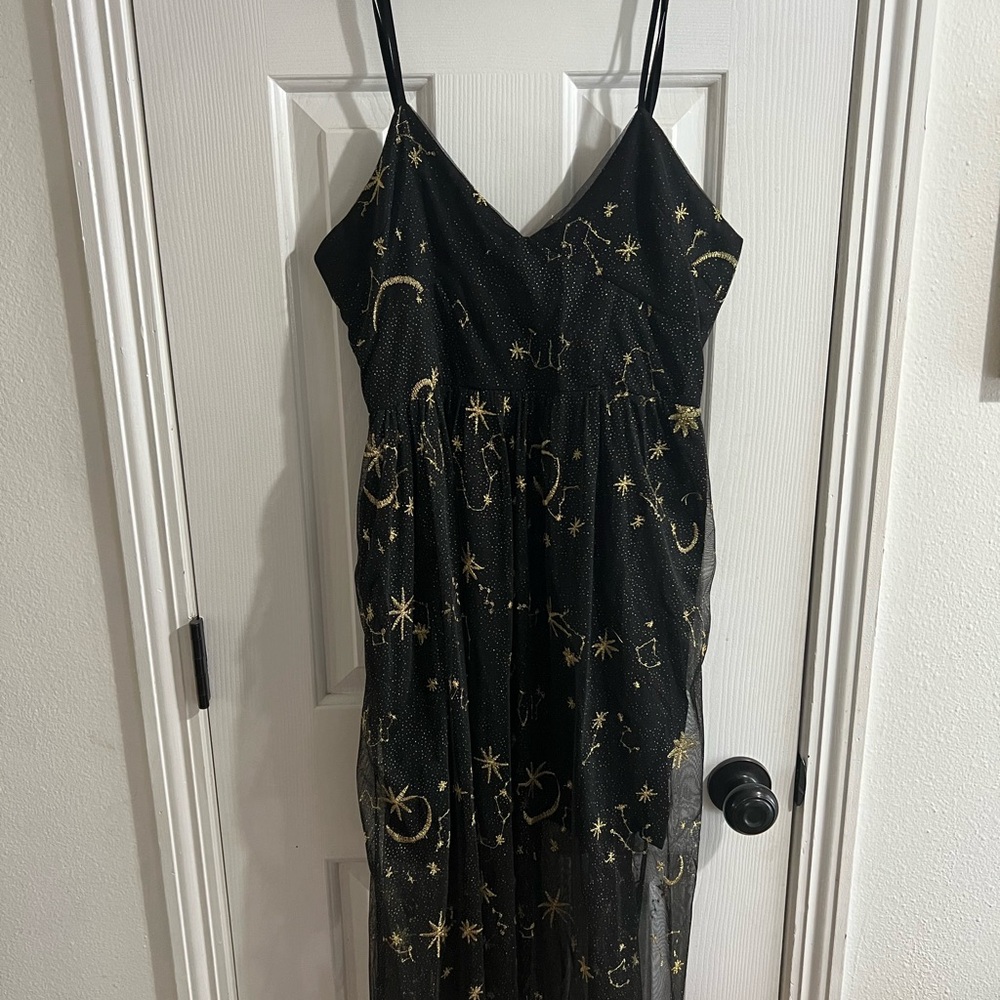 Elegant Black Slip Maxi Dress with Spaghetti Straps for Night Out